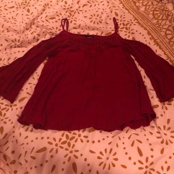 Red cold-shoulder top - Picture 2 of 2